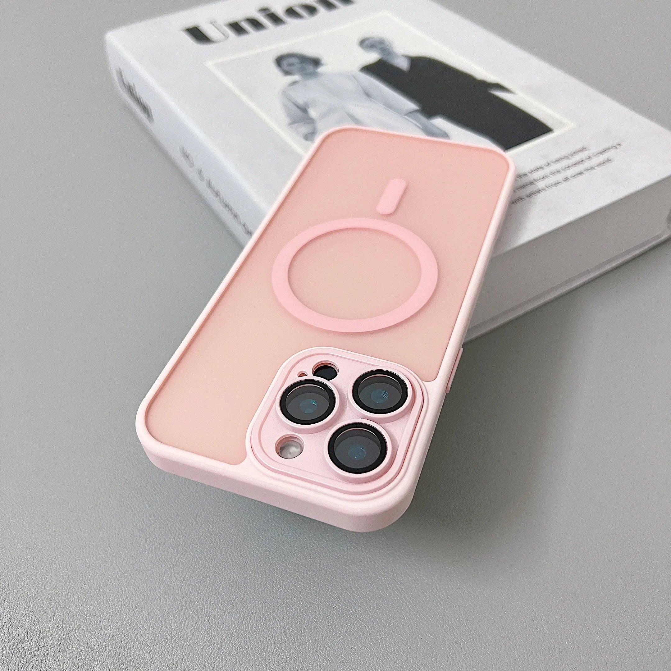 Capa Magnética Fosca Anti-Choque para iPhone com MagSafe — iPhone 11 ao 17 Pro Max