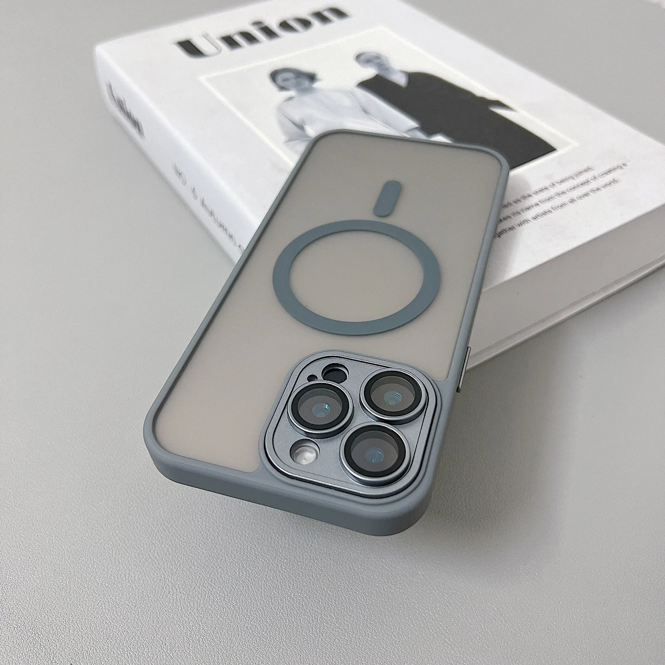 Capa Magnética Fosca Anti-Choque para iPhone com MagSafe — iPhone 11 ao 17 Pro Max
